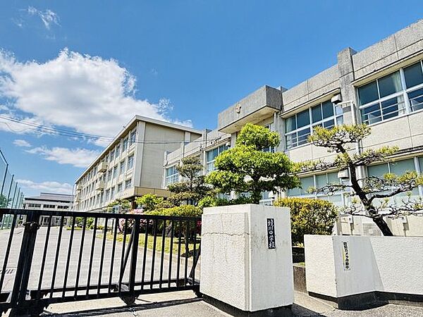 境川中学校教育目標：立ち向かい、ひとり立ち　～自ら学ぼう・長所を見つけよう・仲間と生きよう～ 1500m