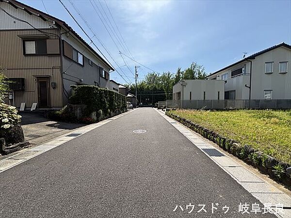 ≪南側西向き≫南側前面道路により、明るく心地よい住環境を実現しやすい立地です。