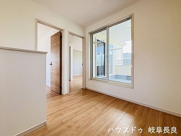 ≪2Fホール≫ゆとりあるホールが住まいに開放感を演出。各居室への移動もスムーズで、快適な生活動線を実現しています。