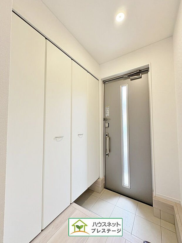 玄関(内)(2025年10月撮影)