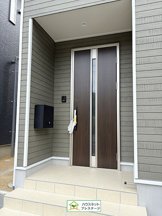 玄関(外)(2025年10月撮影)