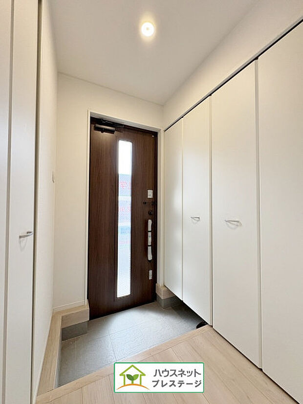 玄関（内）(2025年10月撮影)