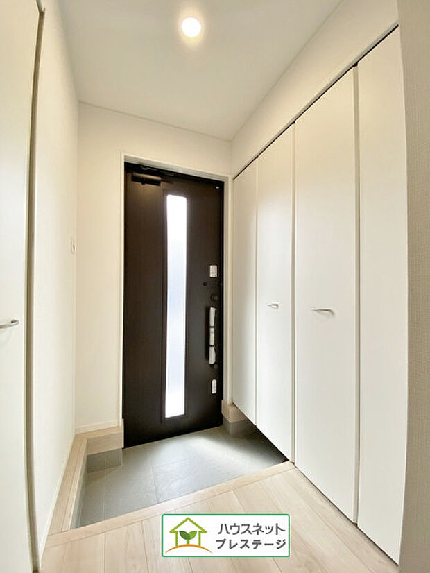 玄関（内）(2025年9月撮影)