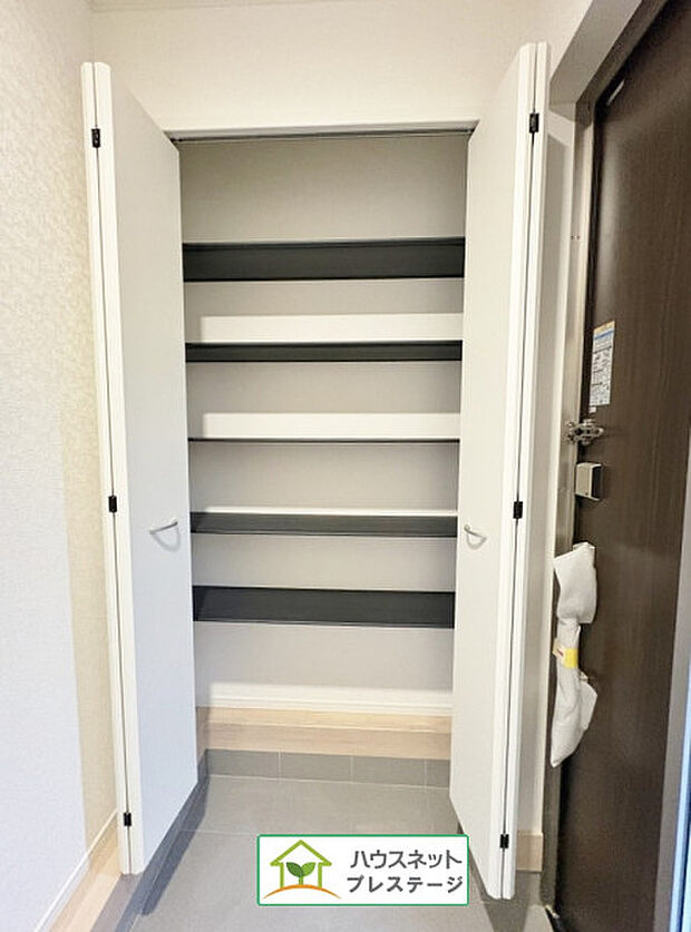 玄関（内）(2025年12月撮影)