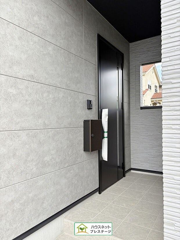 玄関（外）(2025年10月撮影)