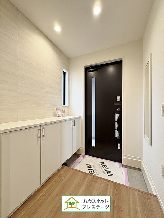 玄関（内）(2025年10月撮影)