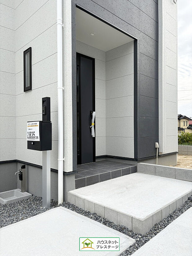 玄関（外）(2025年10月撮影)