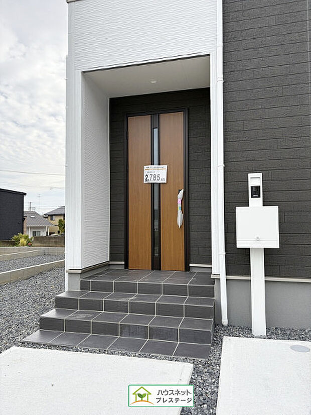 玄関（外）(2025年10月撮影)