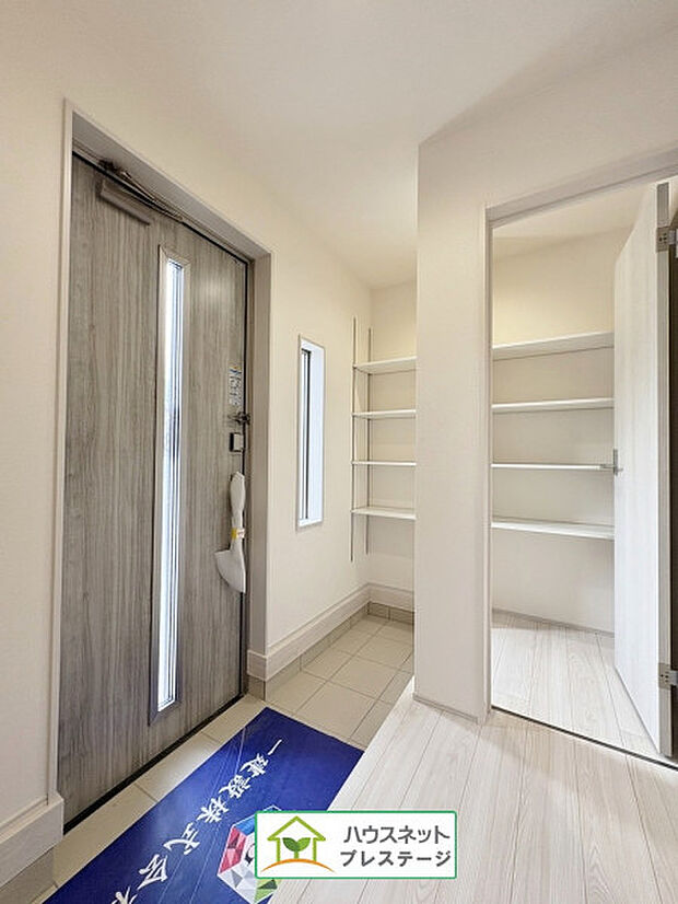 玄関（内）(2025年10月撮影)