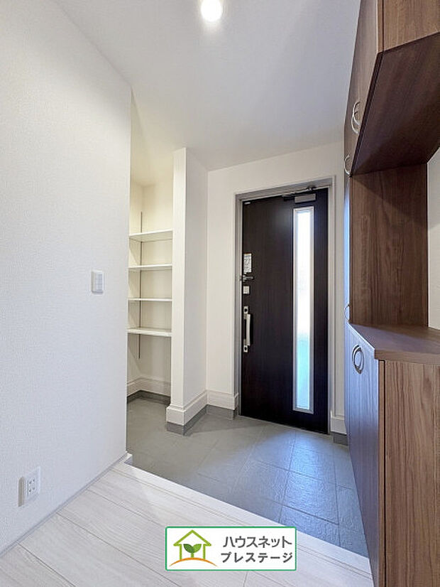 玄関（内）(2025年11月撮影)