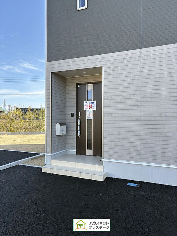 玄関（外）(2025.11月撮影)