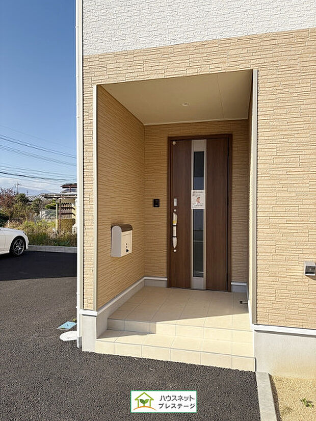 玄関（外）(2025.11月撮影)
