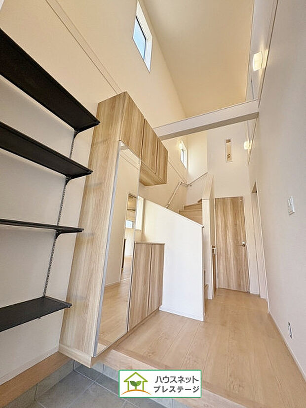 玄関（内）(2025年12月撮影)