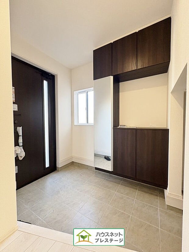 玄関（内）(2025年12月撮影)