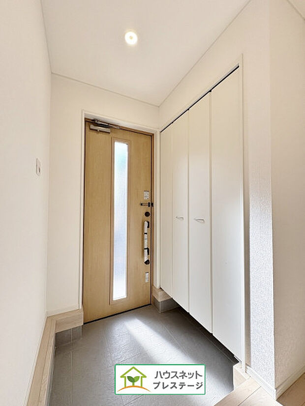 玄関（内）(2025年12月撮影)