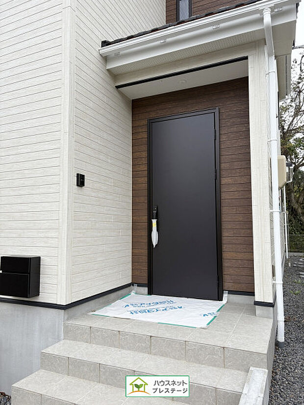 玄関(外)(2025年10月撮影)