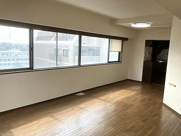 リノベーション前の室内です。
