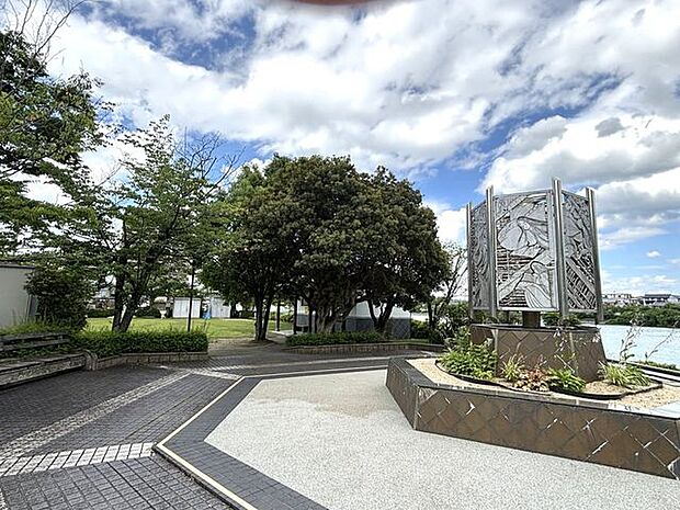 螢谷公園【螢谷公園】京阪石山寺駅の向かい、瀬田川沿いにある公園です。大きな遊具はありませんが、日当たりが良い適度な広さの公園で、散歩やボール遊びなどができます。公園内にトイレが設置されています…