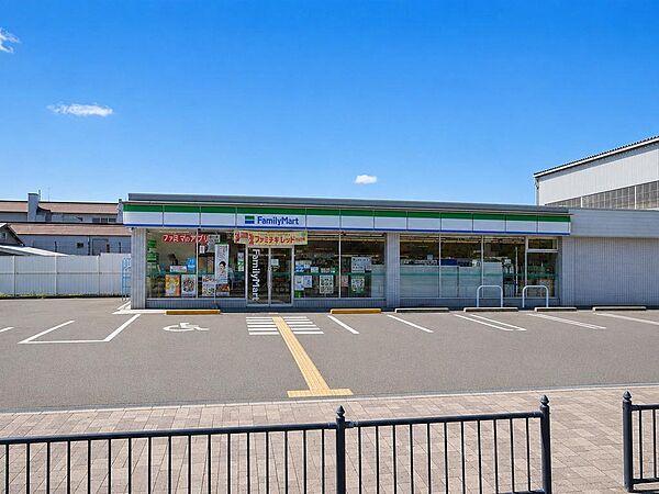ファミリーマート八幡月夜田店　200ｍ