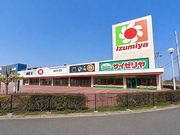 イズミヤショッピングセンター八幡店　900ｍ