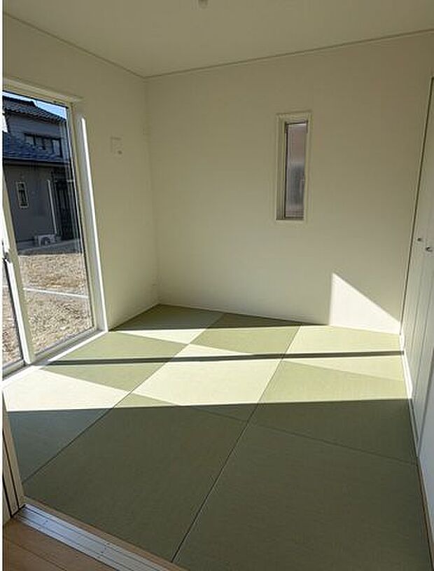 陽だまりの中で、思わずお昼寝したくなる和室