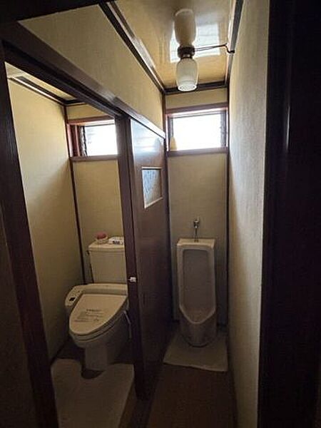 トイレは男女別仕様。来客時や複数人での利用時にも便利です。