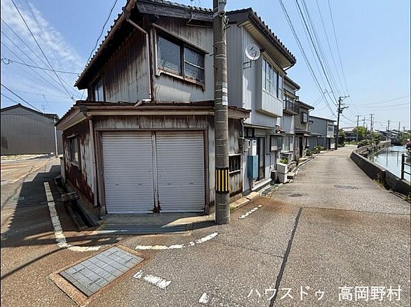 どこか懐かしい暮らし。内川近くの町家風住宅。