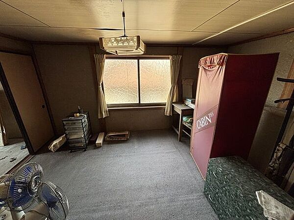 2階洋室家具配置もしやすいシンプルな間取り。趣味部屋や書斎としても活用可能です。