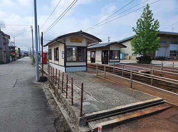 第一イン新湊 クロスベイ前 590m