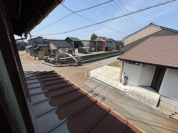 2階からの内川の眺め窓からは周辺の街並みや運河を望めます。開放感のある景色が広がります。