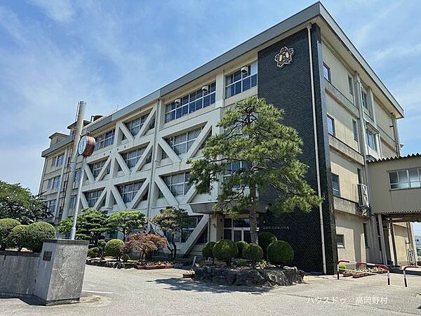 高岡市立能町小学校 2690m
