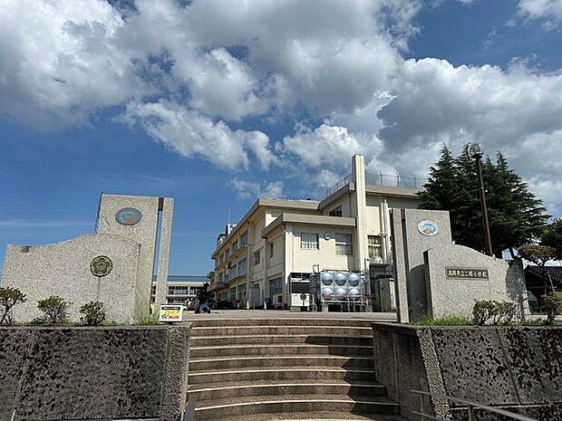 二塚小学校 920m