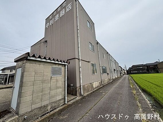 ＊建物西側外観...