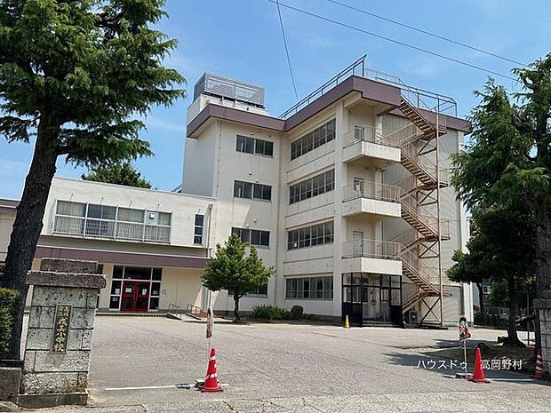 高岡市立成美小学校 1310m