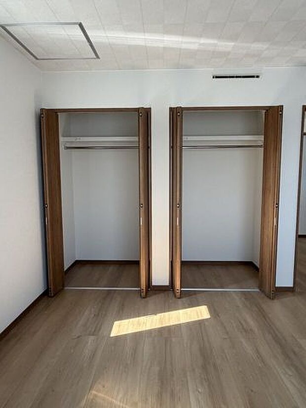 *2階洋室8帖のクローゼット*