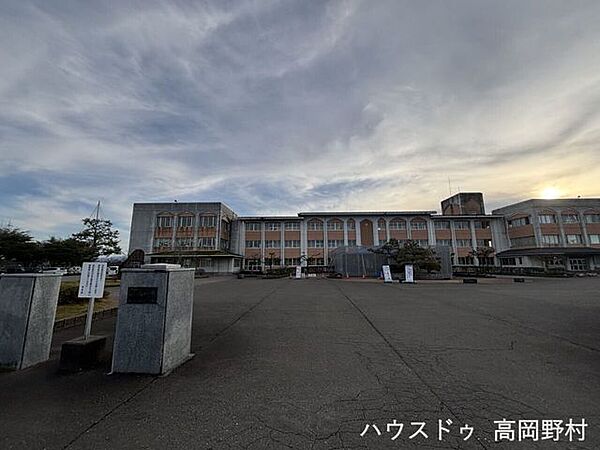 富山県立福岡高等学校 570m