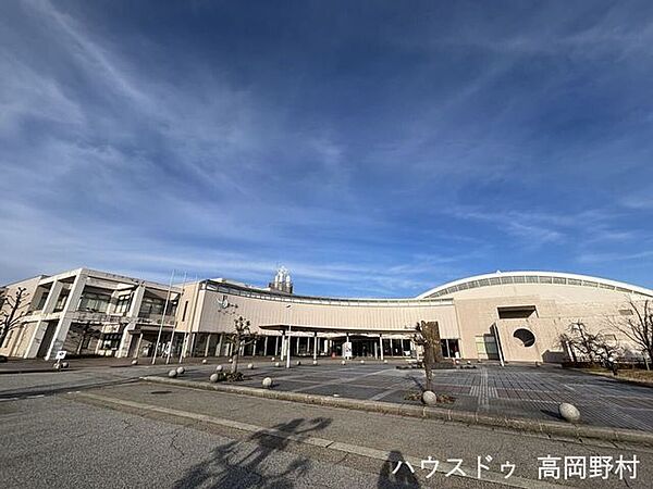 ふくおか総合文化センターUホールアリーナ（スポーツ複合施設）福岡図書館福岡中央公民館3つの施設がある複合総合施設です。 1030m