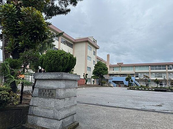 高岡市立博労小学校 880m