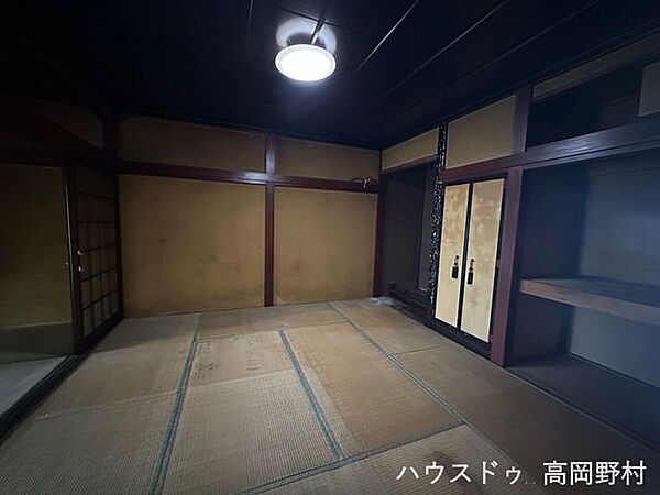 1階和室　8帖ゆったりとした広さの和室。ご家族での団らんや多目的に活用できます。