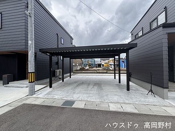 お子様の乗り降りや荷物の出し入れも安心。ゆとりある駐車スペースが日々の暮らしを支えます。
