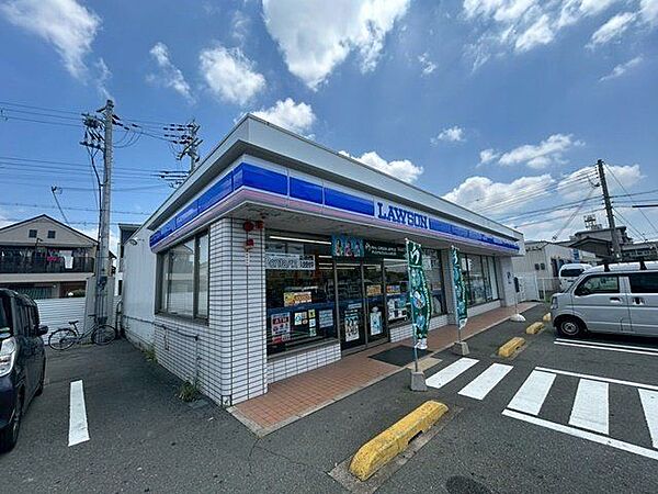 ローソン西二見店 740m