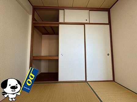 押入は奥行きがあるので布団や季節家電、使用頻度の少ない物などを収納できます!