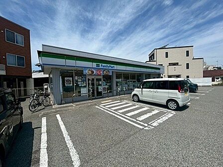 ファミリーマート明石東二見店 520m