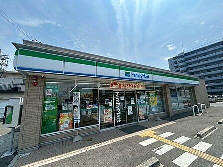 ファミリーマート明姫幹線二見店 290m