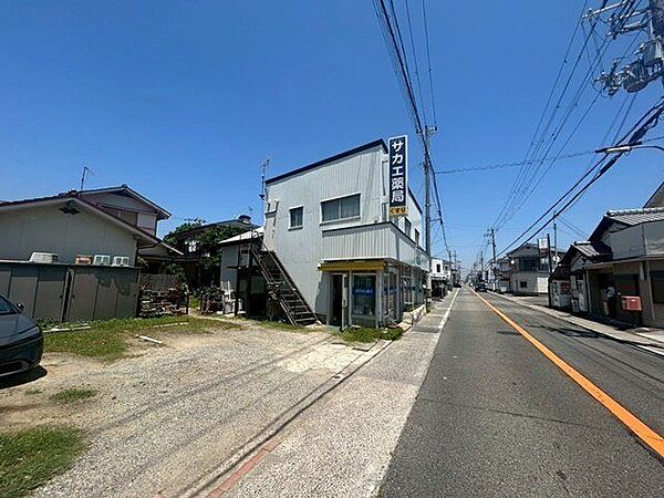 サカエ薬局 310m