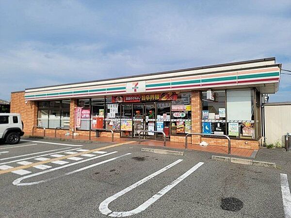 セブンイレブン長坂寺店 570m