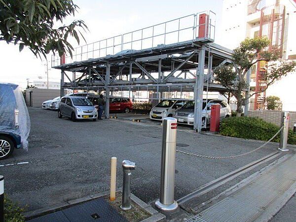 駐車スペースは整理されており、しっかりと管理が行き届いています。