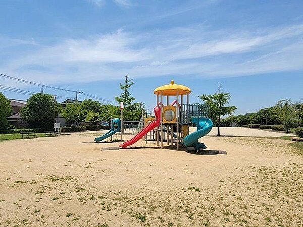 竜が岡中央公園 690m