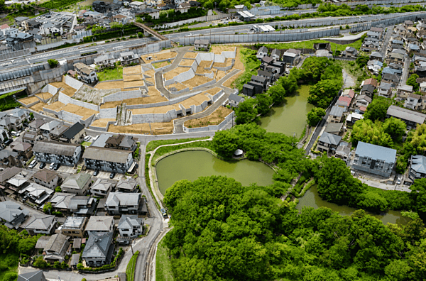 EST.SQUARE 宮崎ヒルズ / 新規分譲開始主要道路へのアクセスも良好で、通勤やお買い物にも便利な立地です。安心・安全な街で新たな暮らしをスタートしてみませんか？