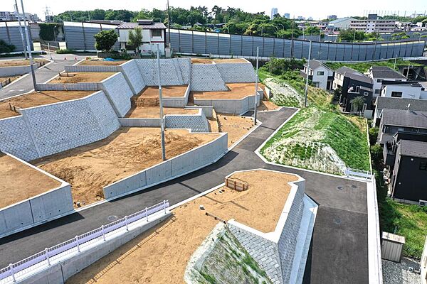 EST.SQUARE 宮崎ヒルズ / 現地写真注文住宅も千葉東建設にお任せください！土地探しから建物の打合せ、建築、引渡しまで一貫してサポートさせていただきます。